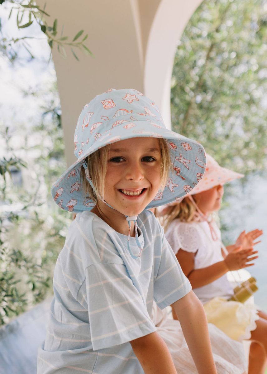 Acorn - Wide Brim Bucket Hat / Marine Friends