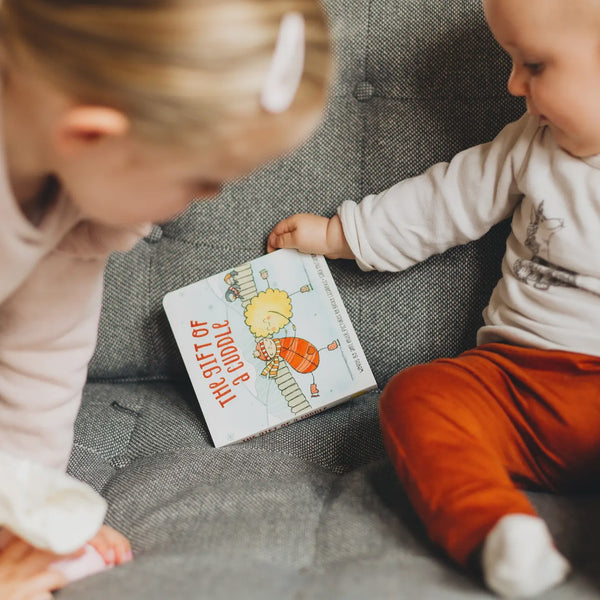 The Kiss Co - The Gift of A Cuddle / Board Book