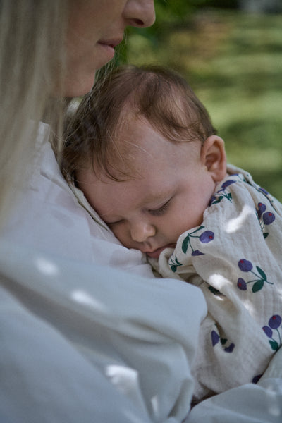 Nature Baby - Meadow Bodysuit Muslin / Winter Berry Natural Print