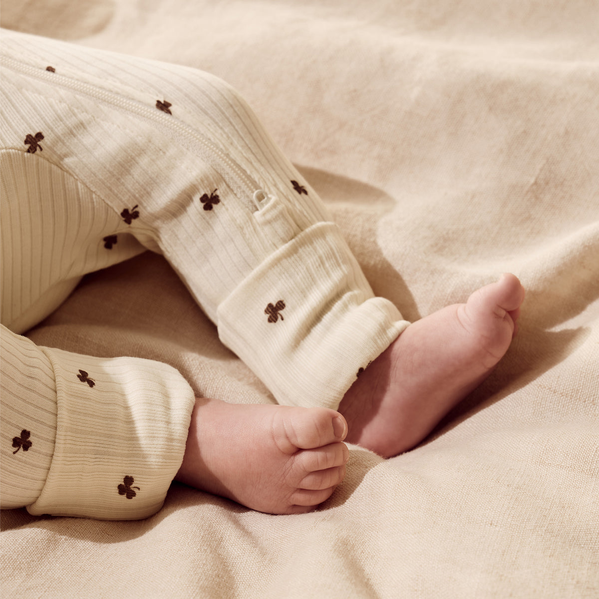 Wilson + Frenchy - Organic Zipsuit with Feet / My Lucky Charm