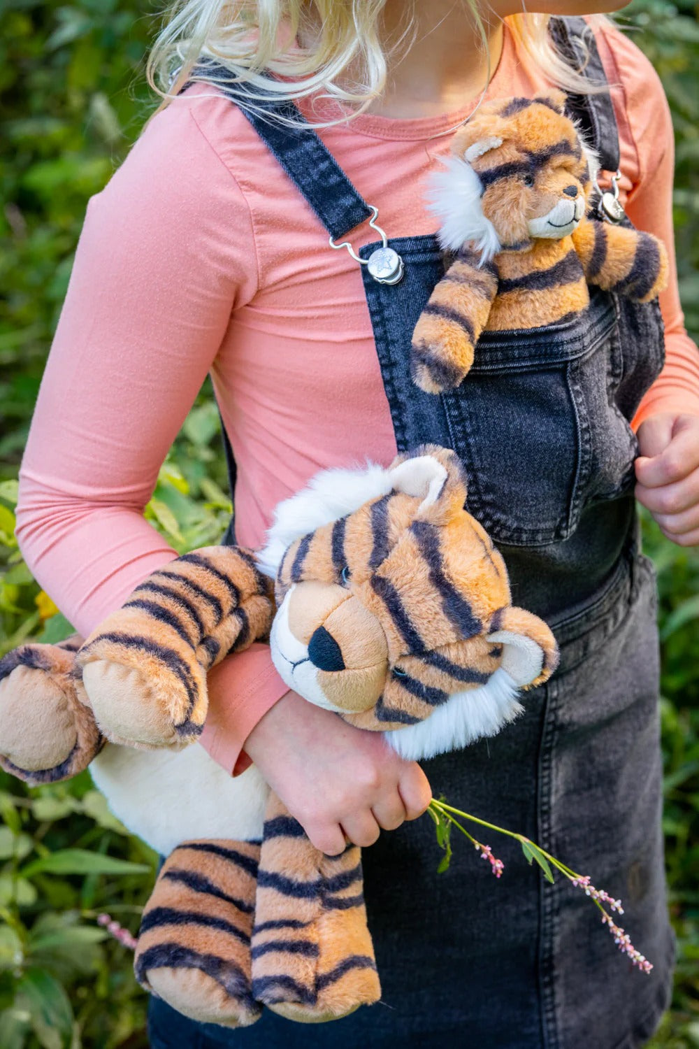 Nana Huchy - Tesh the Tiger